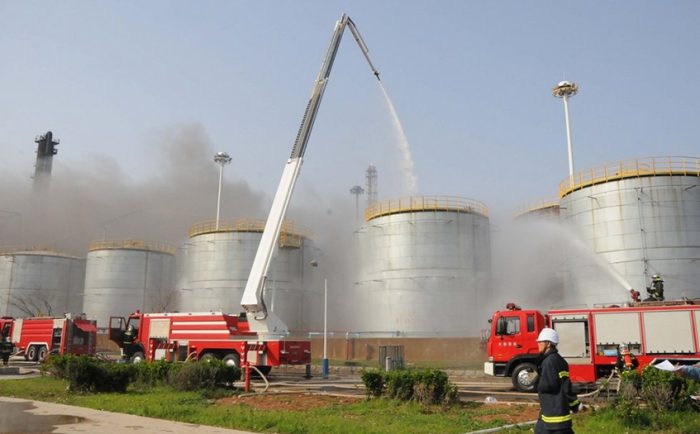 大型石油油罐現(xiàn)場(chǎng)圖