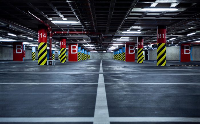 地下停車場環(huán)境相對較暗，范圍大