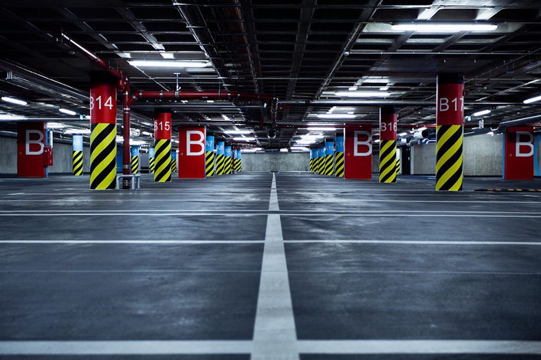 地下停車場環(huán)境相對較暗，范圍大