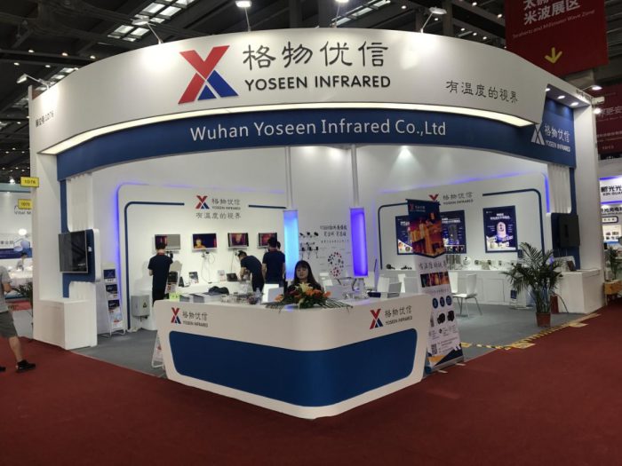 圖一：格物優(yōu)信工作人員做開展前準備工作