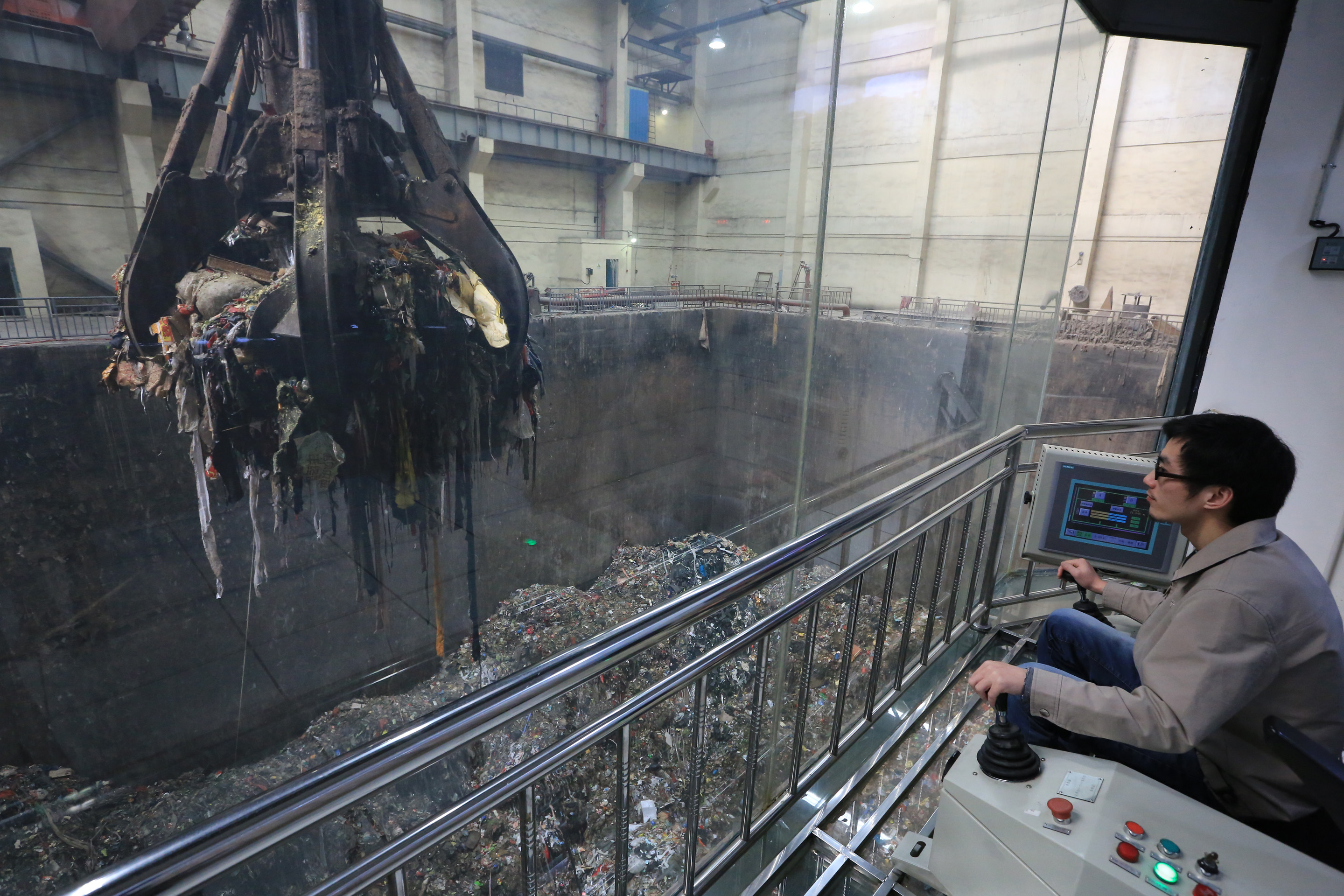 紅外熱像儀檢測垃圾堆放池