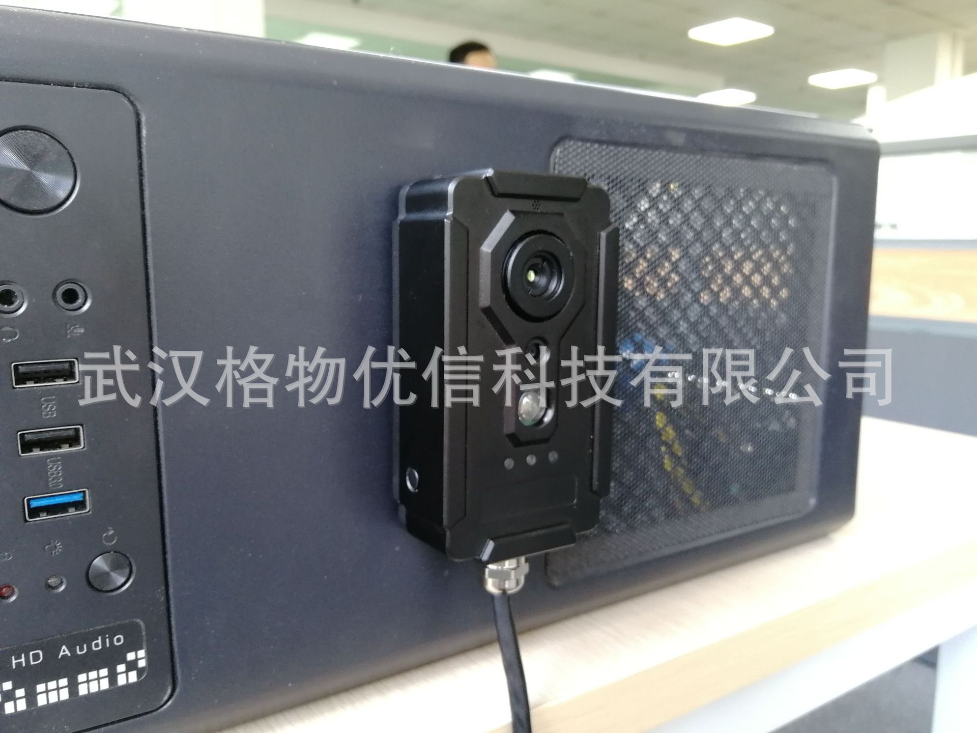 雙光譜卡片式測(cè)溫型熱像儀重磅上市