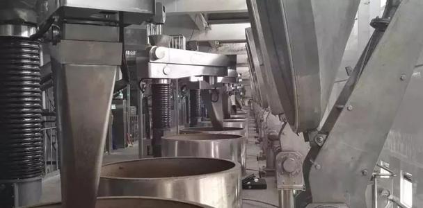 紅外熱像儀與裝甄機器人一起釀酒