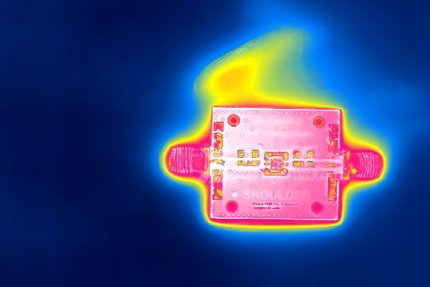 格物優(yōu)信高精度熱像儀在微型PCB板核心部件測溫中的成功應(yīng)用案例
